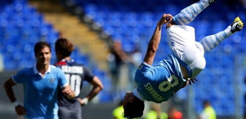 Лацио трансфер Эрнанес празднует забитый мяч